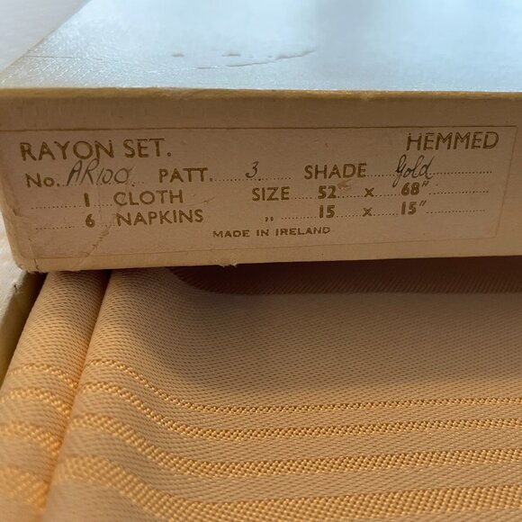 NIB Classic Vintage Irish Tablecloth and Napkin Set Gold - Picture 12 of 12